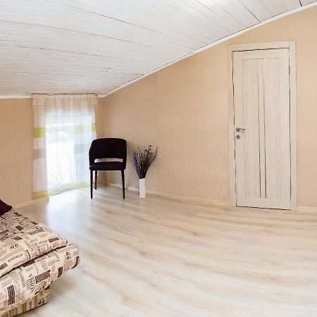 Апартаменти Дворівневі На Віллі С Садом キエフ エクステリア 写真